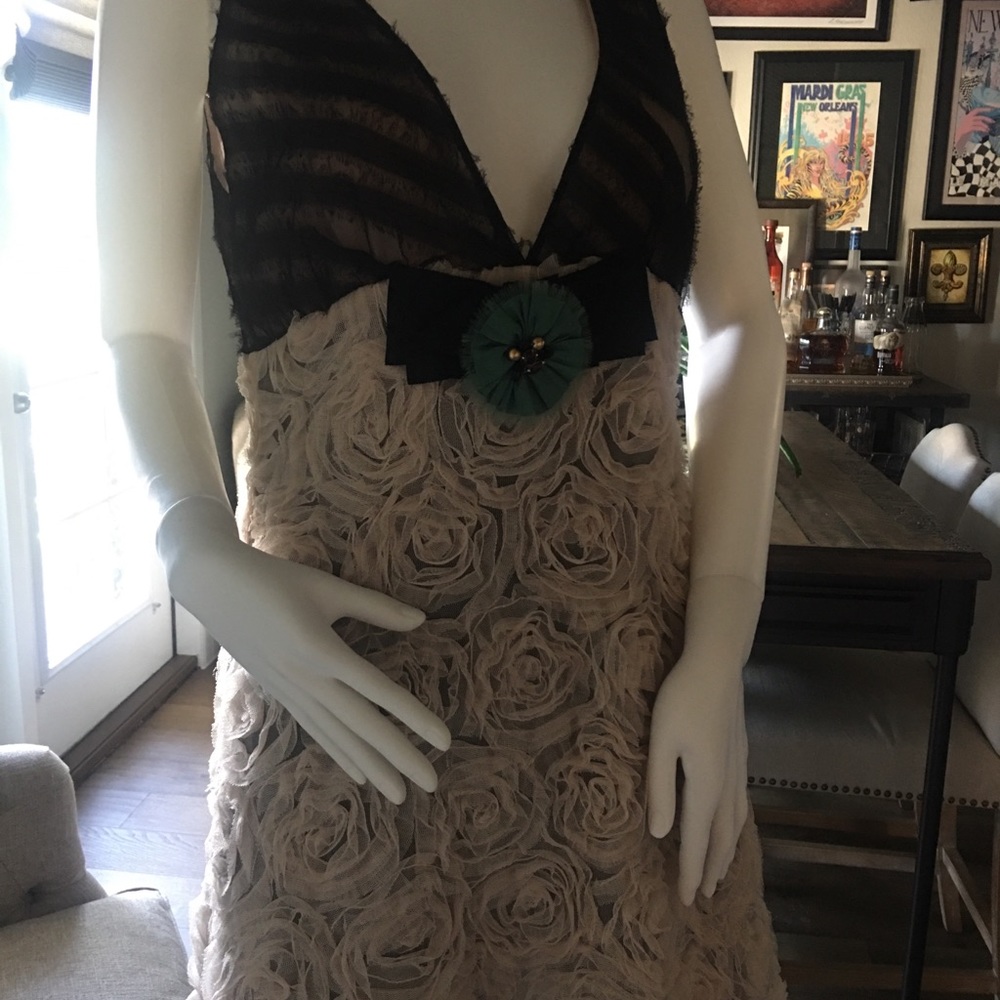 Amazing texture and detail very high end look and feel cocktail dress. - Picture 2 of 8
